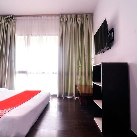 Oyo 1119 Memoire Express Hotel Kuching Ngoại thất bức ảnh