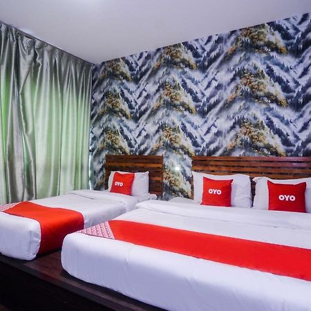 Oyo 1119 Memoire Express Hotel Kuching Ngoại thất bức ảnh