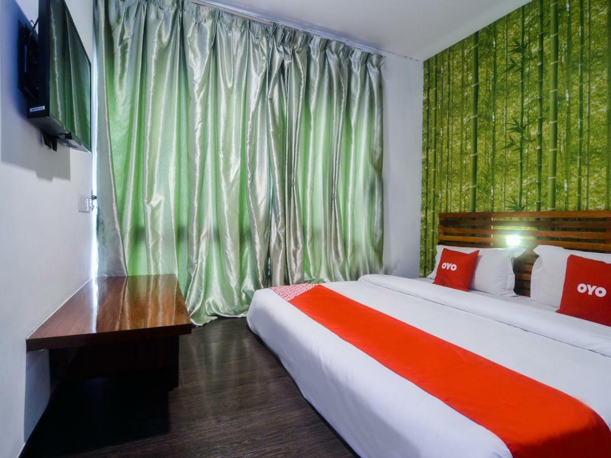 Oyo 1119 Memoire Express Hotel Kuching Ngoại thất bức ảnh