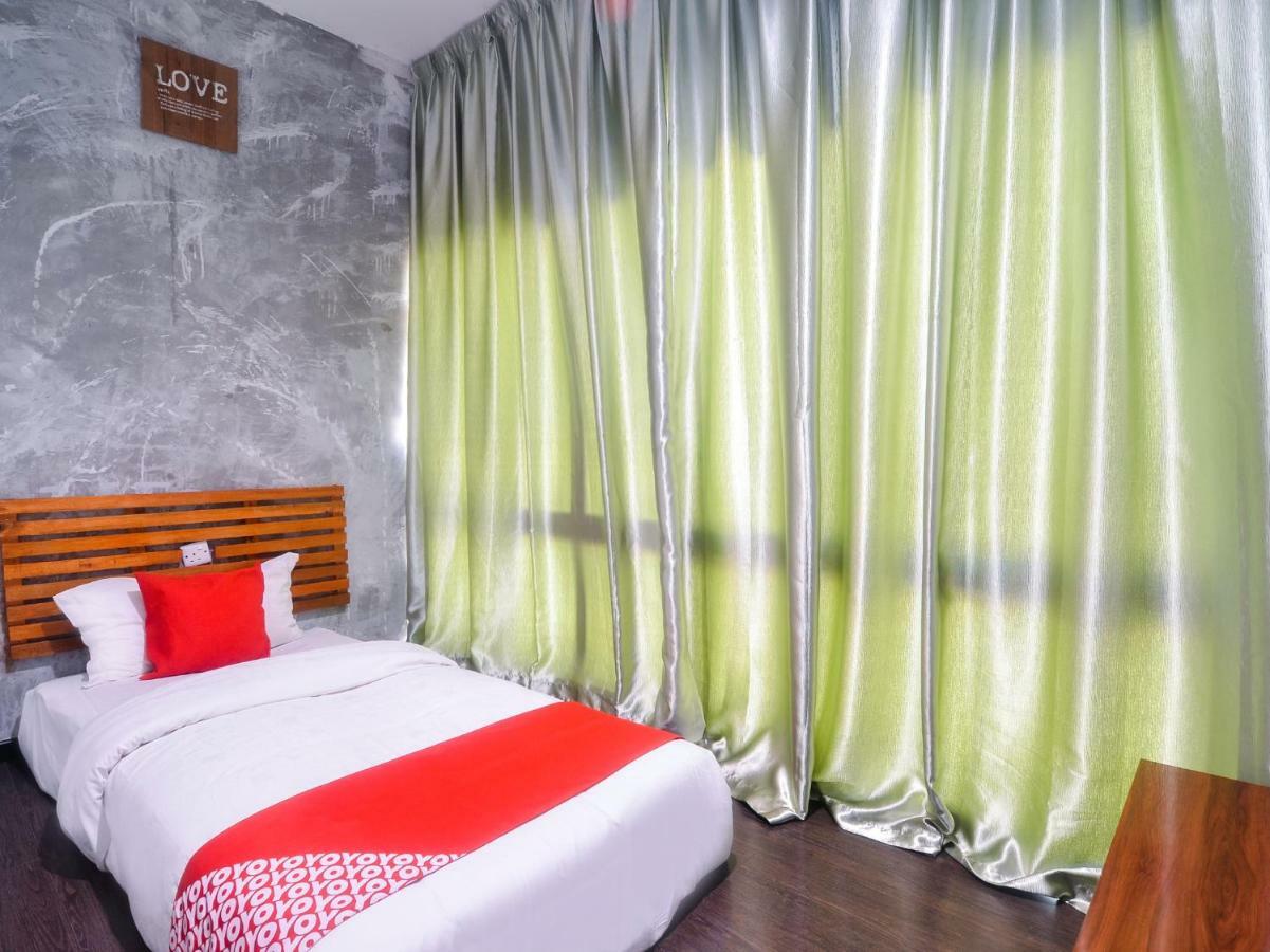 Oyo 1119 Memoire Express Hotel Kuching Ngoại thất bức ảnh