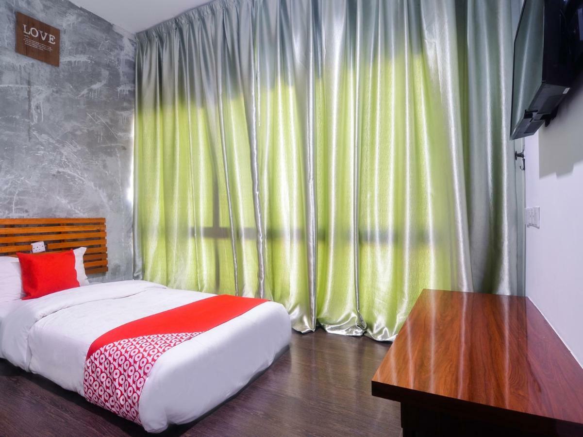 Oyo 1119 Memoire Express Hotel Kuching Ngoại thất bức ảnh