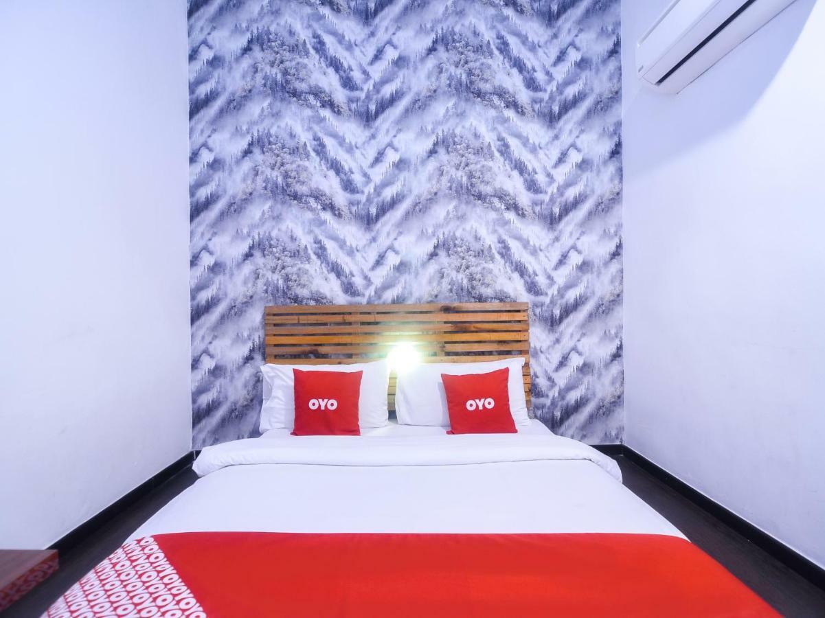 Oyo 1119 Memoire Express Hotel Kuching Ngoại thất bức ảnh