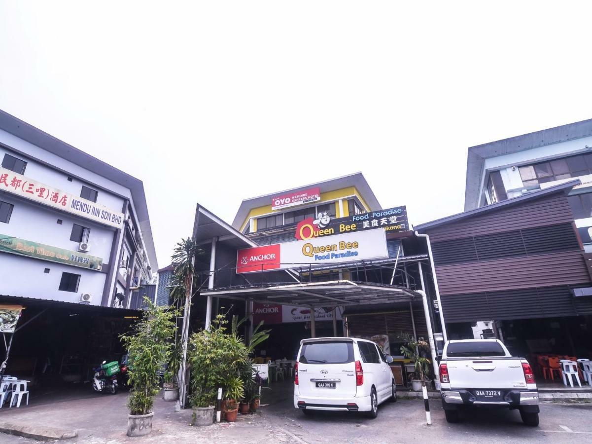 Oyo 1119 Memoire Express Hotel Kuching Ngoại thất bức ảnh